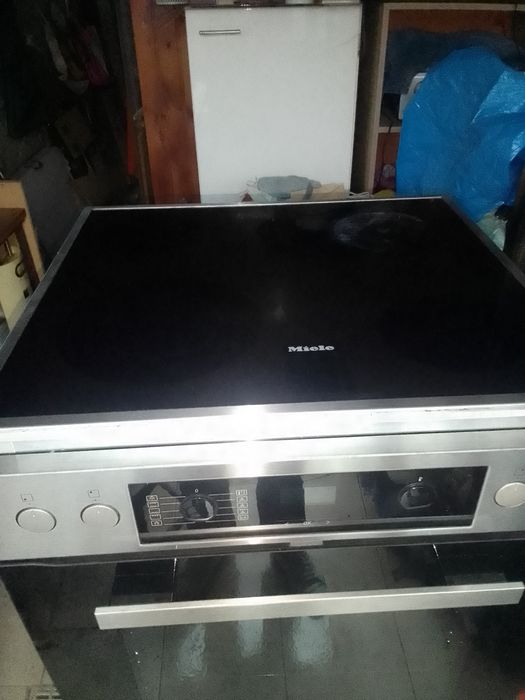 Vând cuptor electric miele