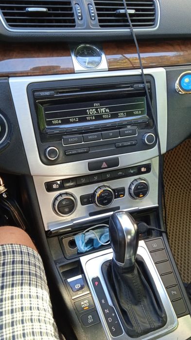 Продам встроенный магнитолу на пассат б7