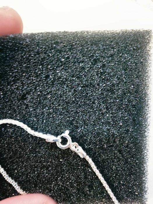 Чисто ново ефектно сребърно колие с детелинка висулка