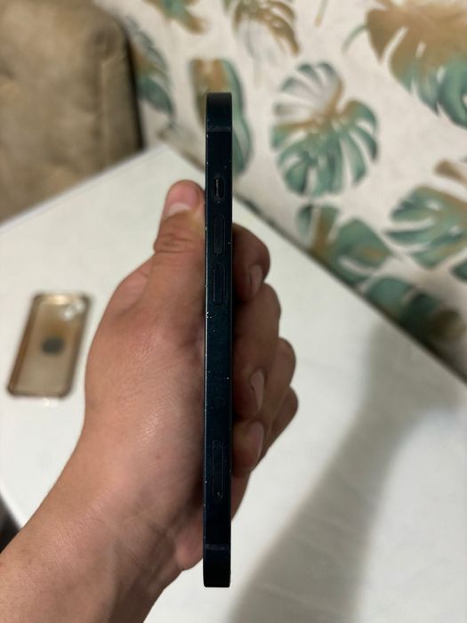 Продам iPhone 13