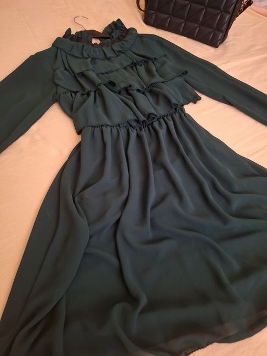 Петролено зелена къса рокля