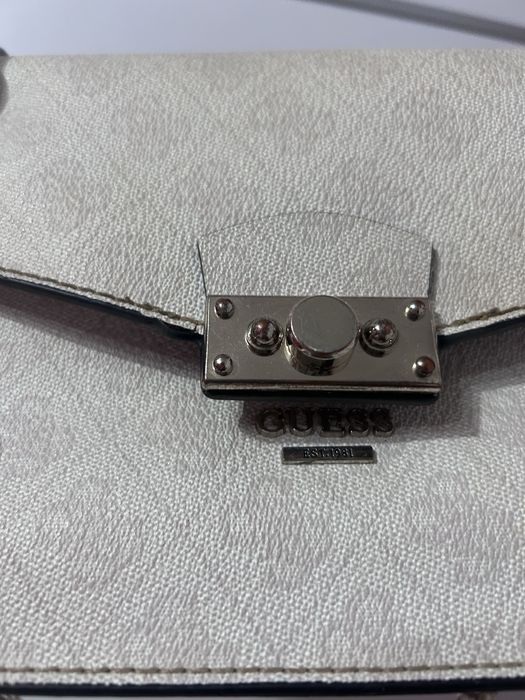 Дамска чанта Guess