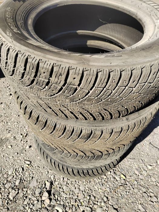 Продам комплект зимних шин