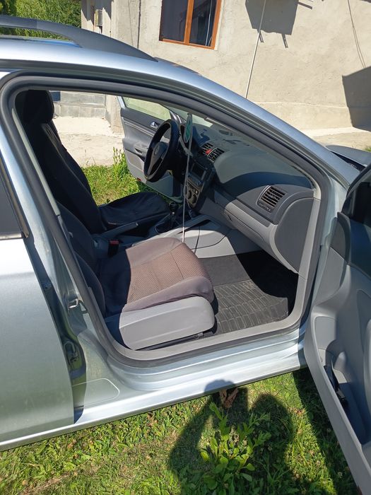 Vând autoturism Volkswagen Golf 5 Variant, 1,9 cod motor BLS, an 2008