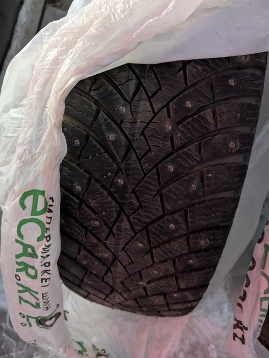 Шины зимние  235/60/18 Pirelli Scorpion Ice Zero 2
