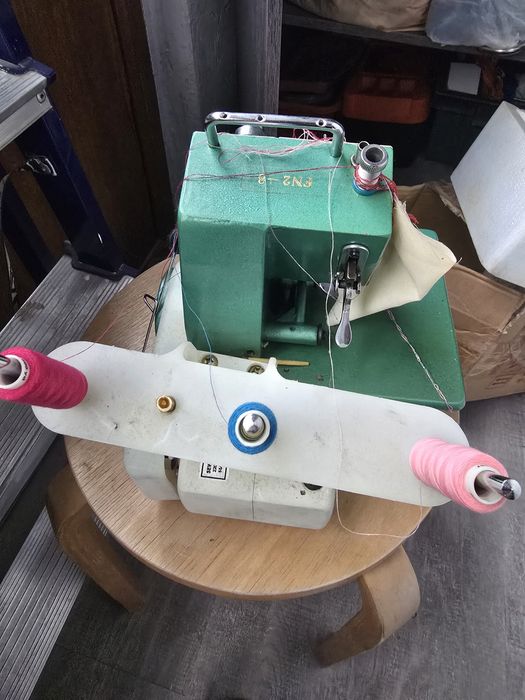 Оверлог б/у продам