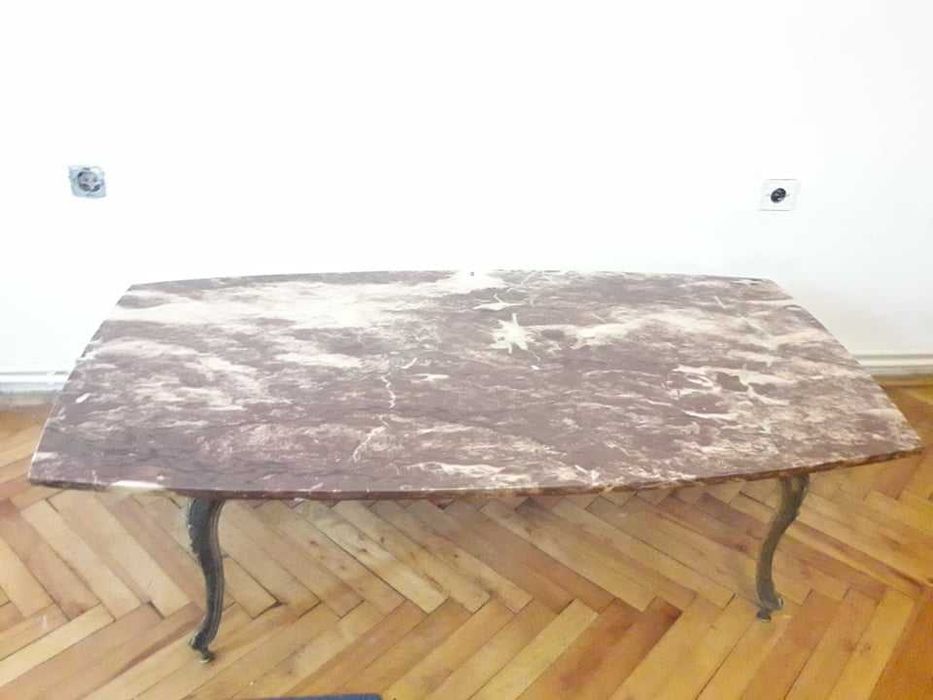 Masa mare cu blat de marmura si picioare din bronz