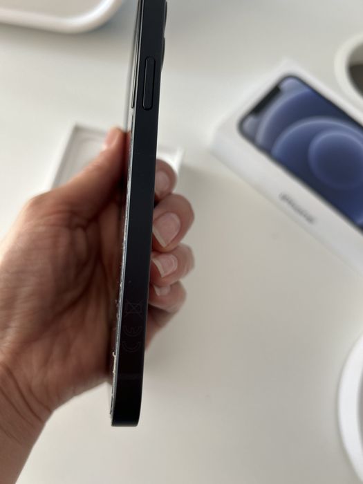 Продаю iphone 12 в очень хорошем состоянии