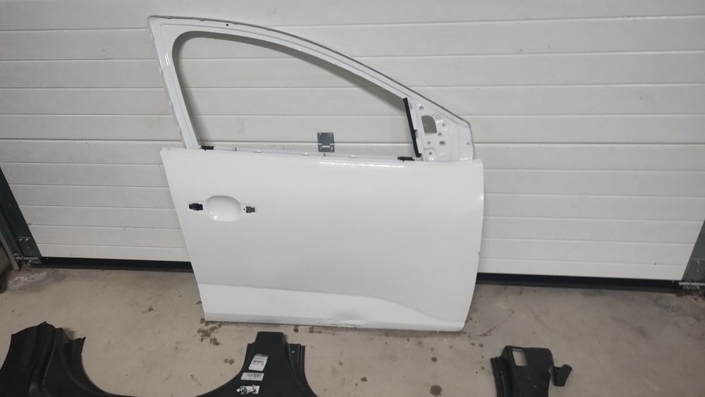 Ușa dreapta fata ,prag stânga și dreapta Logan 3