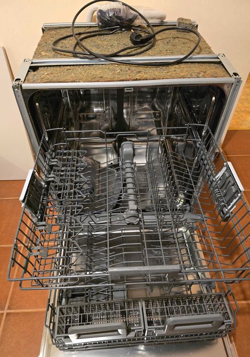 Съдомиялна машина за вграждане Whirlpool - 13 комплекта