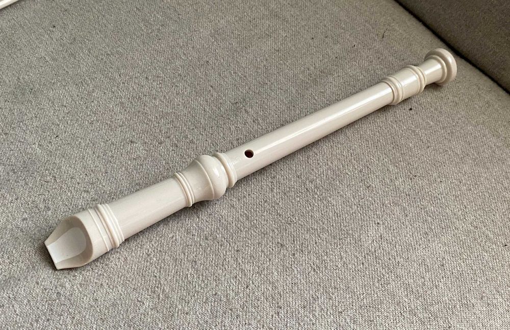 Instrument muzical, fluier baroc bej, lungime 32.5cm