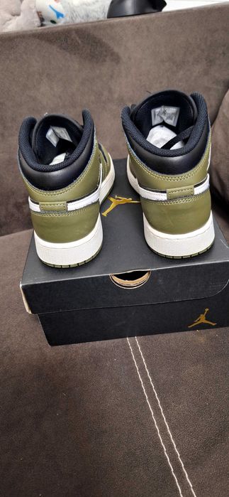 Vand adidasi Jordan 1 mid nr 37.5