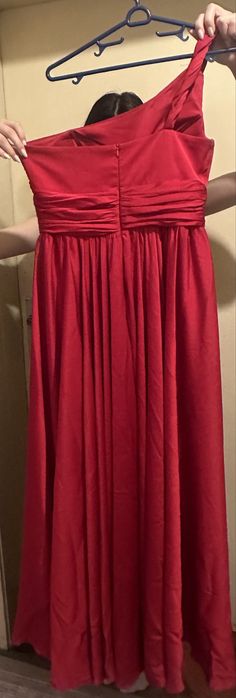 Червена официална рокля