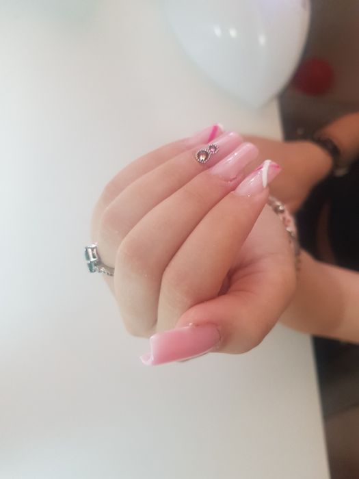 Unghii cu gel / oja semipermanenta