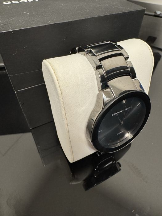 Продавам мъжки часовник Geoffrey Beene с метална каишка