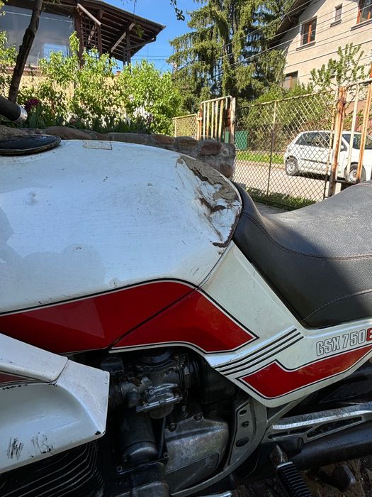 Suzuki GSX750 E 500€
