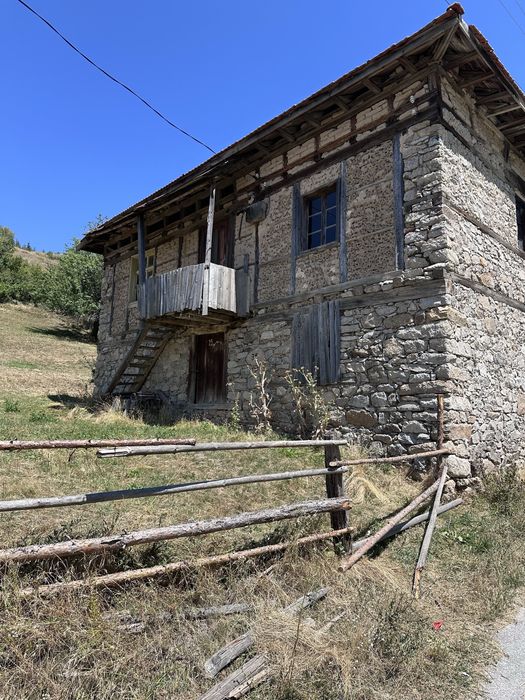 Продавам стара каменна къща