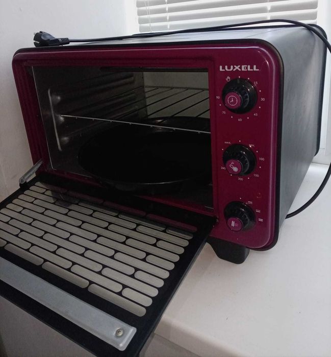 Продаётся мини-духовка Luxell.