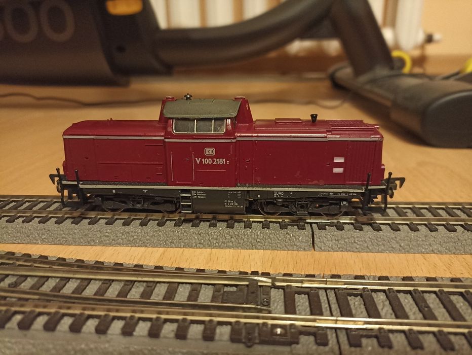 Vând locomotiva Fleischmann V100