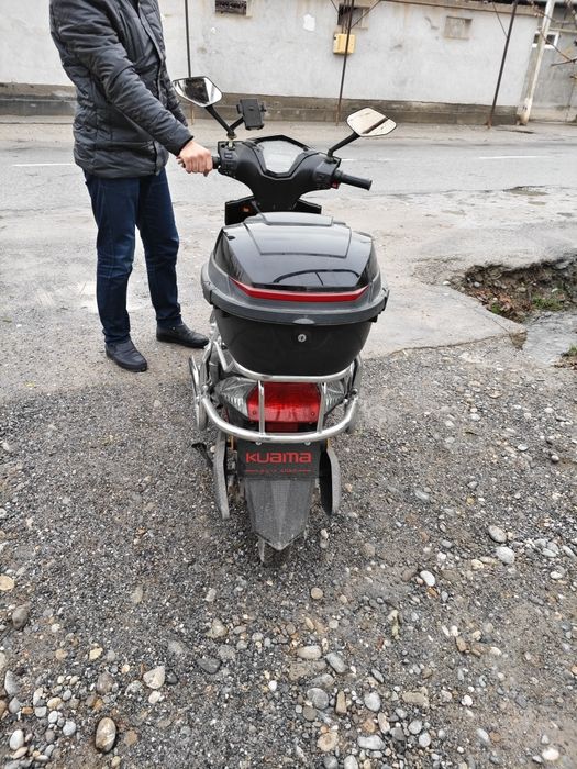 Skuter sotiladi xolati yaxshi 70ga 70 zaryati tezligi