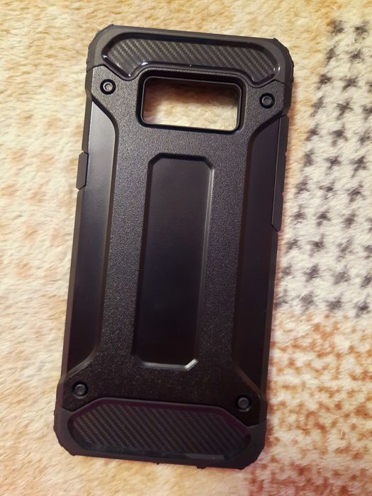 2 huse noi pt samsung S8 si iPhone SE2