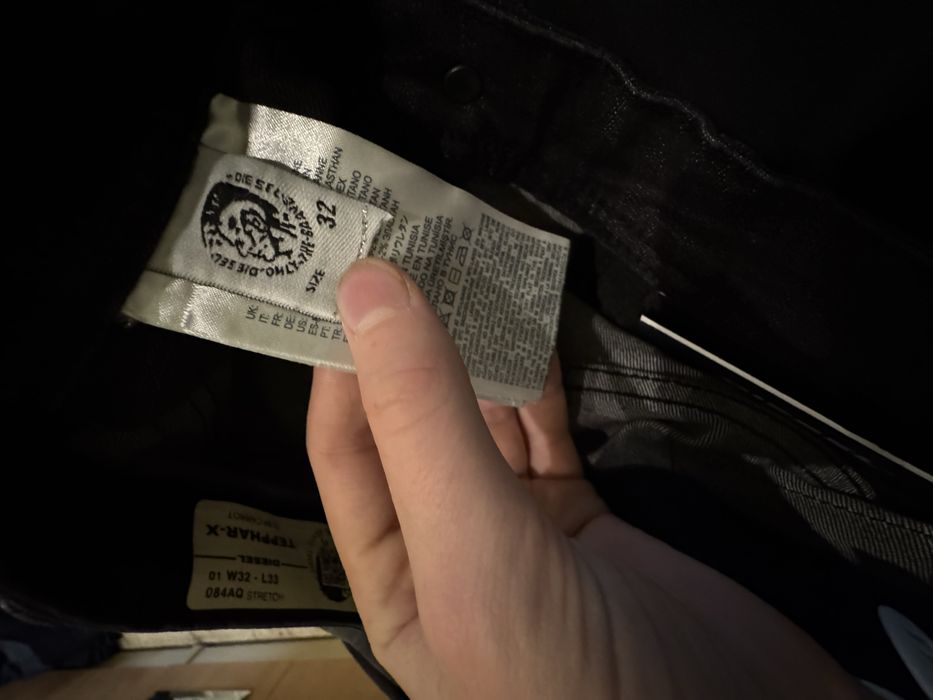 Продавам два броя дънки BOSS и DIESEL
