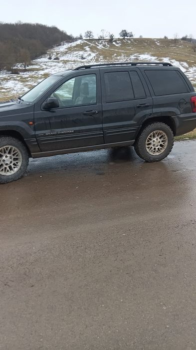 Vând Jeep Grand Cherokee