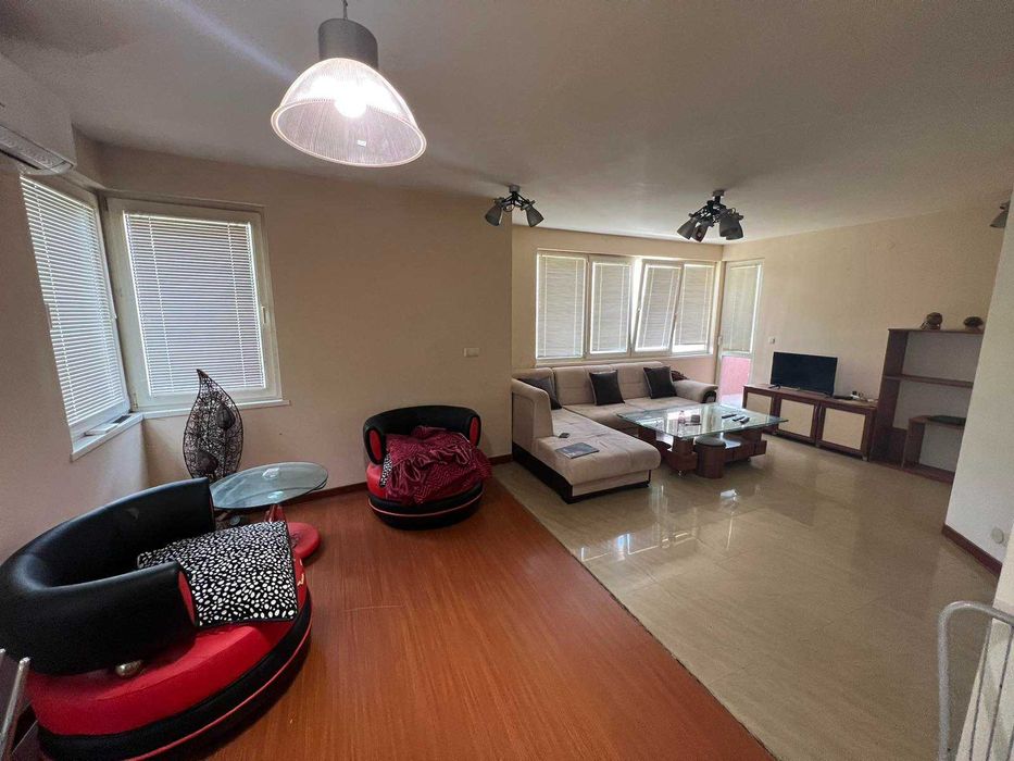 Продава се Тристаен апартамент в София, Надежда 2 - 114 кв.м за 1220 €/кв.м - Снимка #2