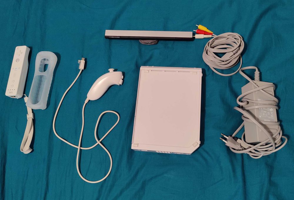 Vând consolă Nintendo Wii.