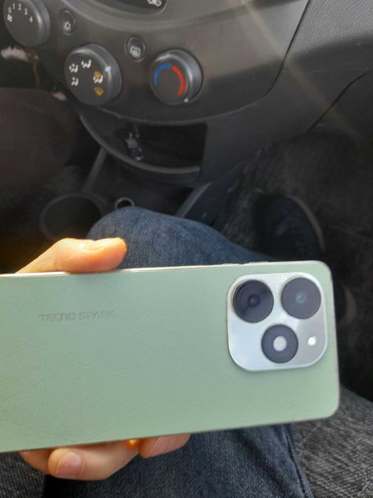 Tecno Spark 20 c sotiladi