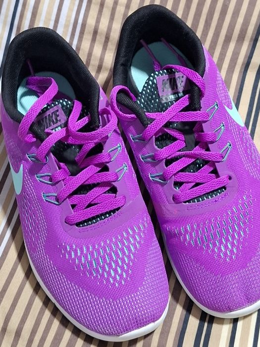 Adidași Nike   .