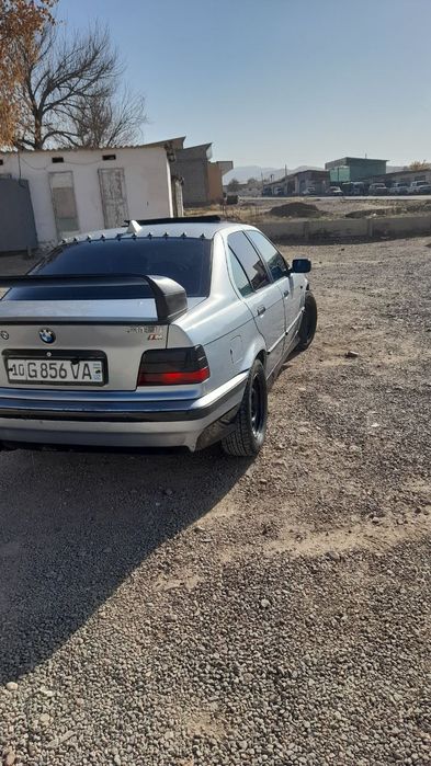 Bmw e36 m318 avtomobili