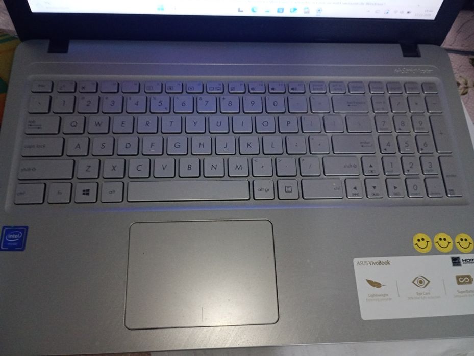 Laptop Asus  cu Windows 11