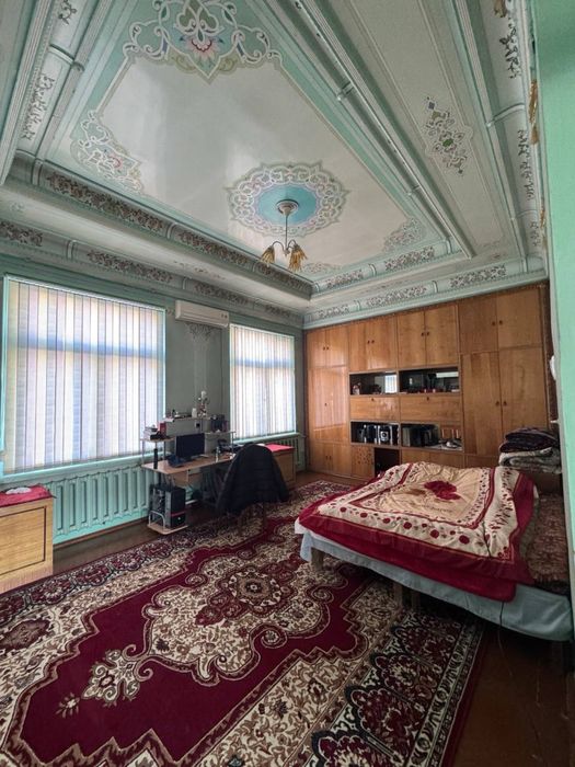 Srochno yer narxida uy sotiladi 6 sotix uglovoy joyda joylashgan