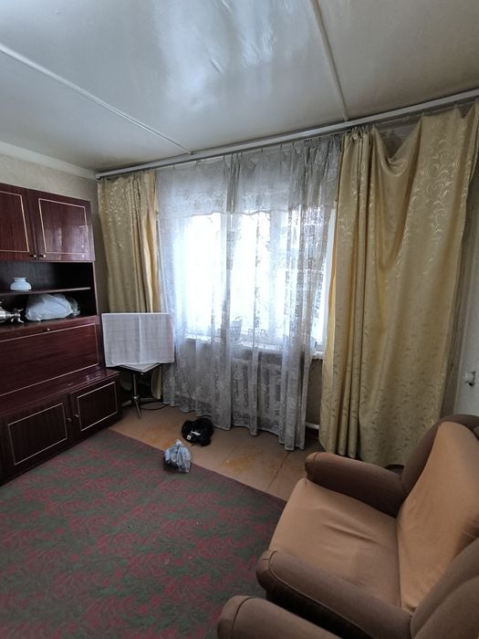 2 х комнатную квартиру в деревянном доме. С мебелью и техникой огород