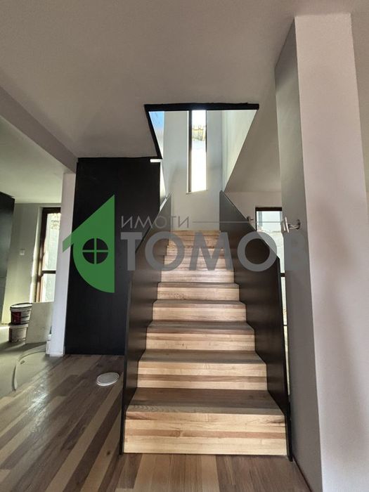 Луксозна еднофамилна къща в района на Железник