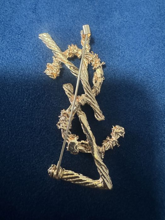 Brosa aurie inspiratie YSL potrivita pentru sacou si palton