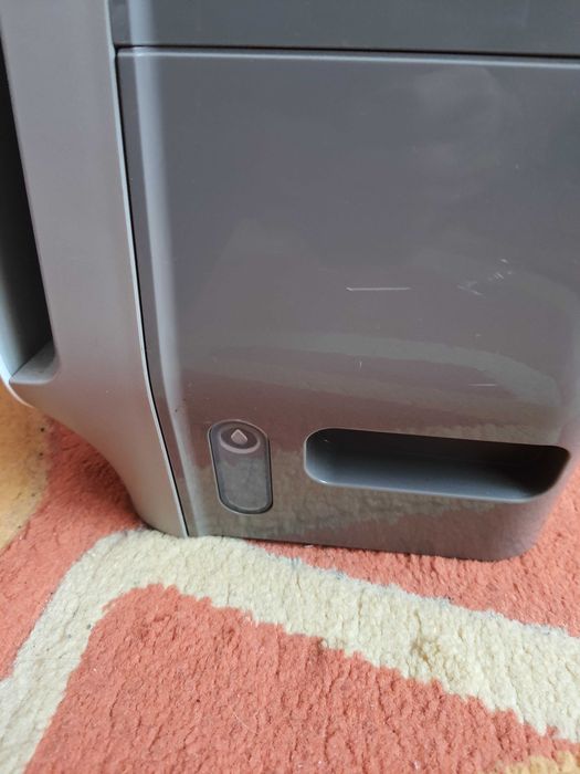 Продавам въздухопречиствател + овлажнител Филипс АС 4080/10.