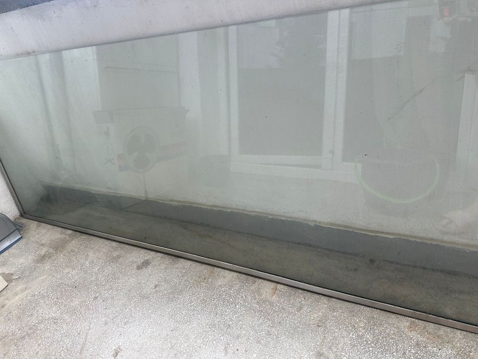 geam de dus, in stare buna  peste 2m si in jur de 60 cm latime