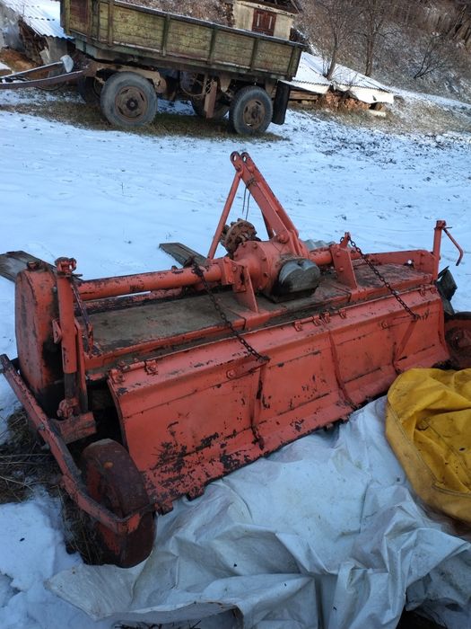 Vând remorcă 5t basculabilă și freză 2, 30 lățimea de lucru