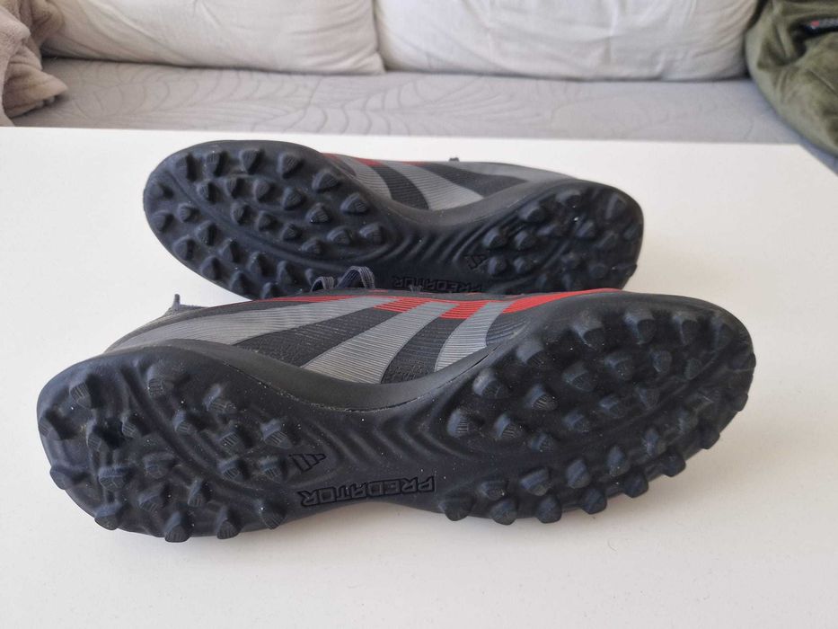 Ghete fotbal Adidas Predator League nr. 43 1/3 (teren sintetic)