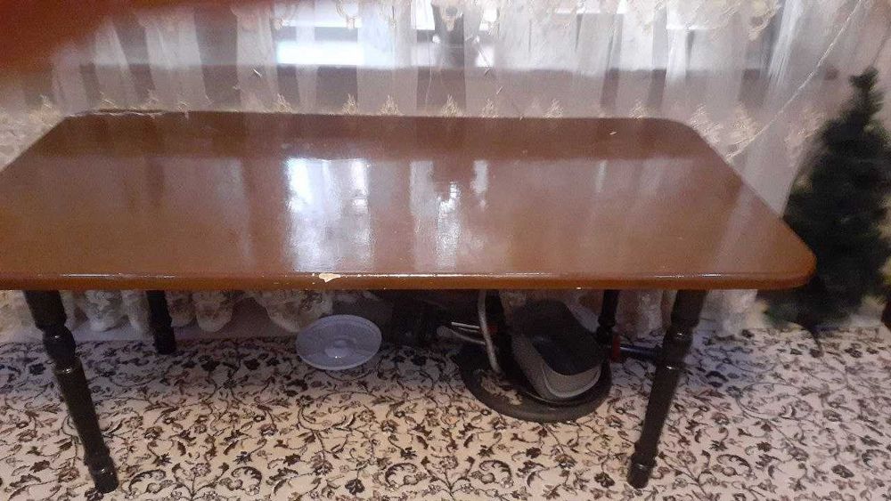 стол для гостины