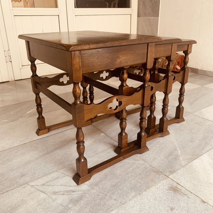 Комплект винтидж дървени масички (nesting tables) – масив, отличен вид