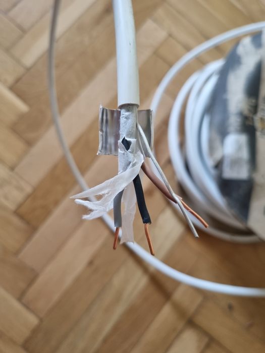 Cablu electric rigid ignifug cu izolație de aluminiu 2 x 2 mm și  3 x1,5 mm