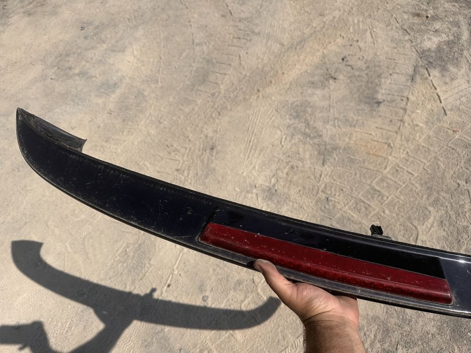 Спойлер на багажника от фв голф 5 гти / vw golf 5 gti