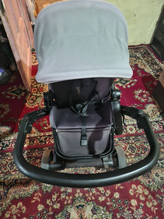 Vand carucior in stare buna