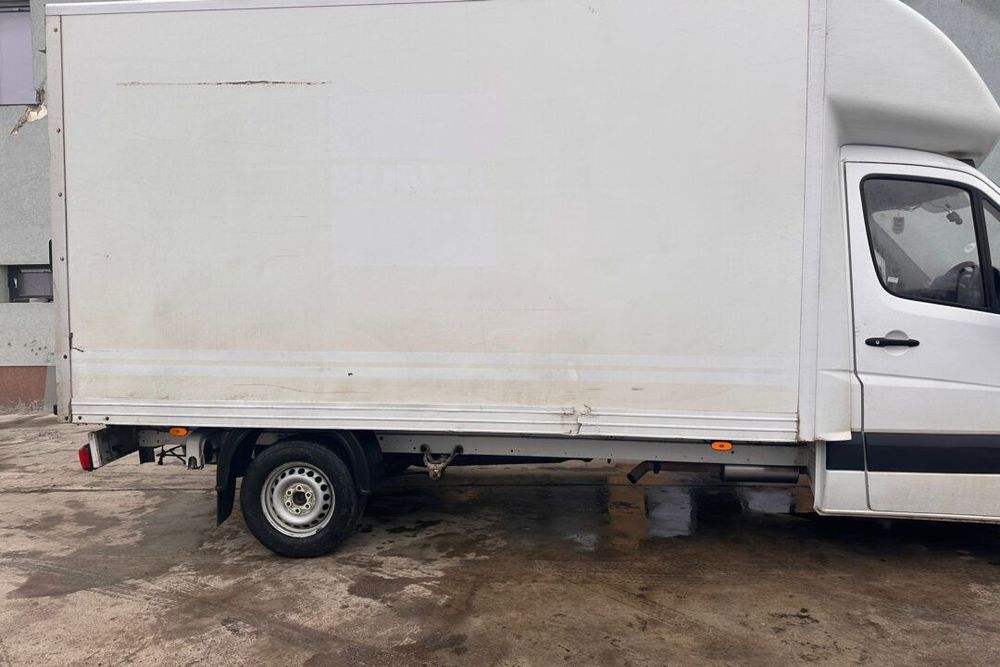 Cub Mercedes Sprinter lungime 4,1 m / lățime 2,1 m / înălțime 2,2 m