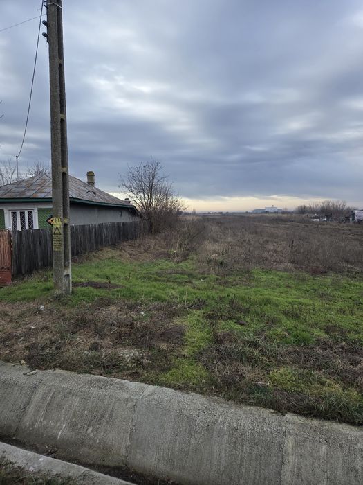 Vand teren stradal in ciocanesti  Db