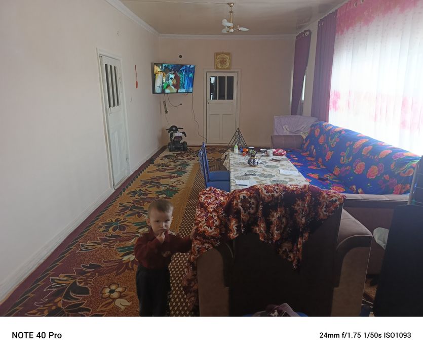 8 sotiqli xovli sotiladi