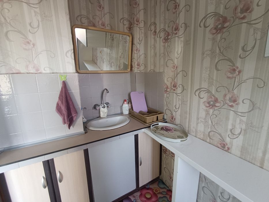 Частно лице отдава под наем 2+кухня